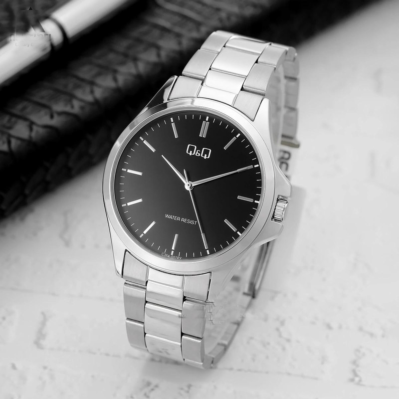 ساعت مچی عقربه‌ای مردانه کیو اند کیو با استایل کلاسیک - تصویر 3
