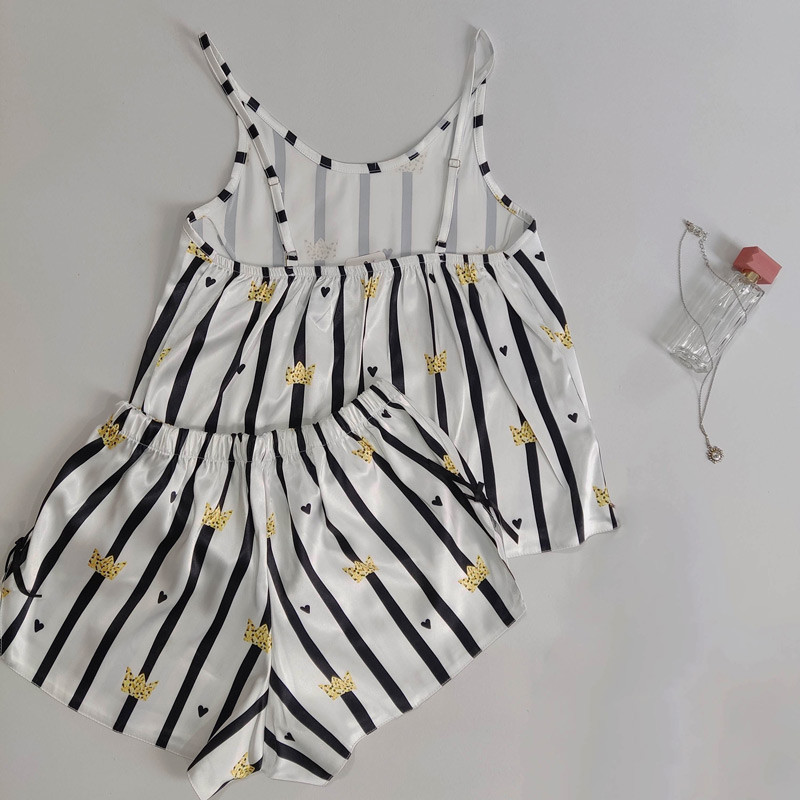 ست تاپ و شلوارک راحتی زنانه ساتن طرح عروسکی - تصویر 3