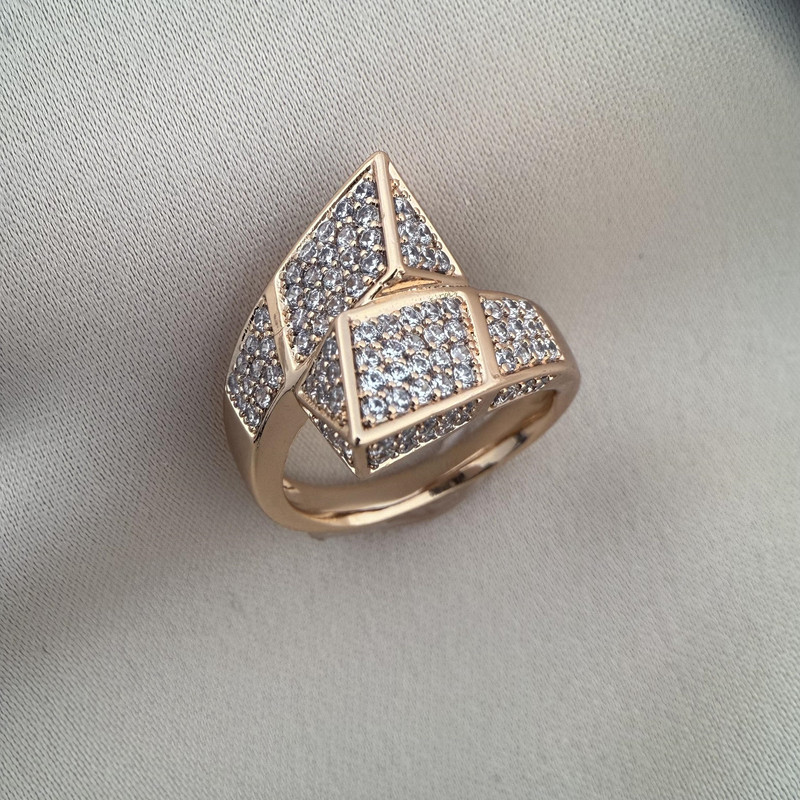 انگشتر زنانه ژوپینگ مدل R0039 با نگین‌کاری چندوجهی و روکش آبکاری طلا - تصویر 8