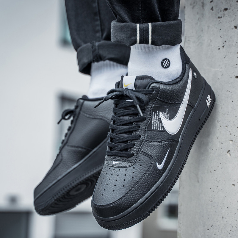 کفش پیاده‌روی زنانه مدل Air Force 1 Low Utility - تصویر 12
