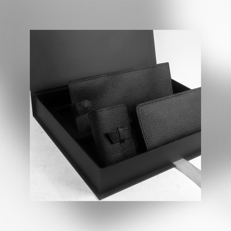ست هدیه چرم عطارد A44: کیف دستی، کیف دسته چک و جاکارتی چرم طبیعی گاوی - تصویر 9