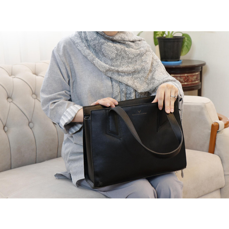 کیف دستی زنانه چرم طبیعی بارثاوا با فضای داخلی وسیع - تصویر 4