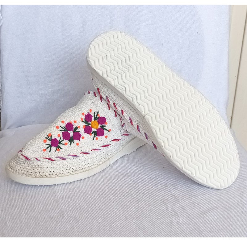 گیوه زنانه گل‌دار کد SMK21 با رویه ابریشم و زیره پلاستیکی - تصویر 5