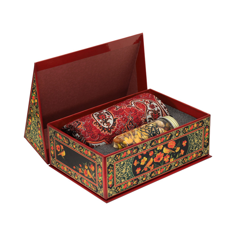 پک هدیه گلستان کد ۵ شامل رومیزی ترمه نسترن پنج رنگ و آجیل مخلوط ۲۵۰ گرم در جعبه گل و مرغ