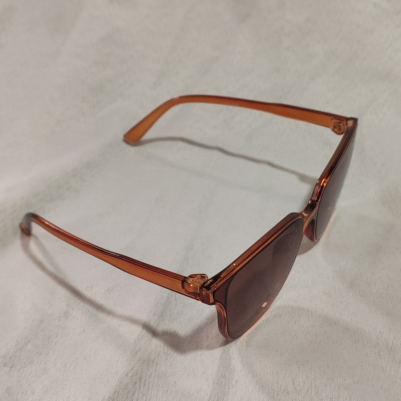 عینک آفتابی زنانه کائوچو فشرده مدل TN1232272 با قاب و دستمال نانو - تصویر 7