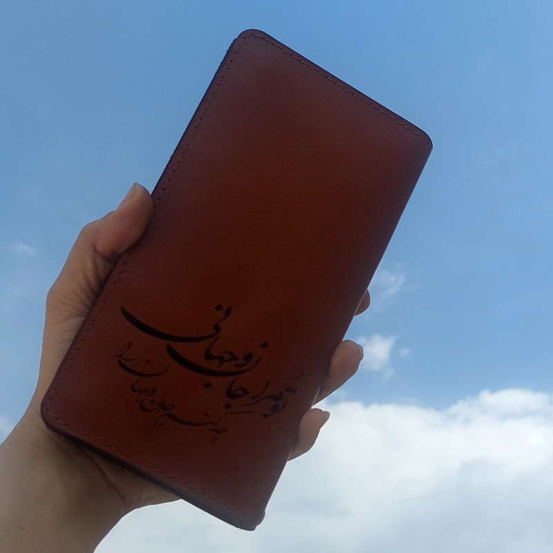 ست هدیه چرم سامه با کیف پول، بند مچی و جعبه چوبی - تصویر 6