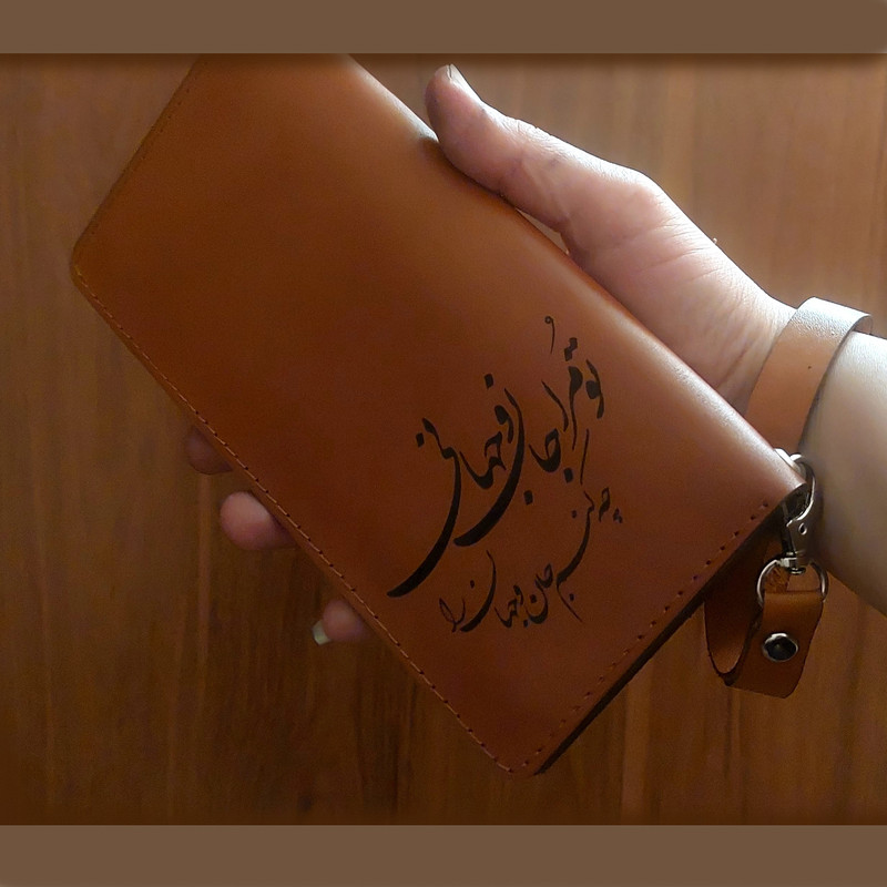 ست هدیه چرم سامه با کیف پول، بند مچی و جعبه چوبی - تصویر 5